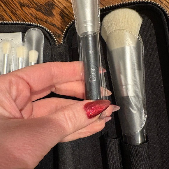 BN Dior Beauty 6-Piece Makeup Brush Set in Black Case - Picture 4 of 5